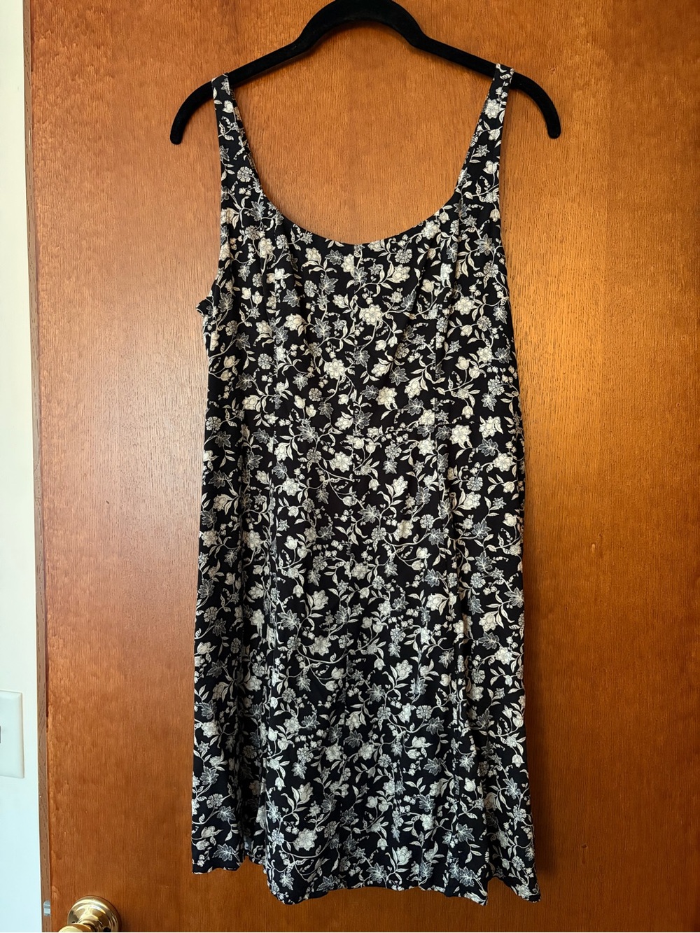 Black & White Floral Sundress Size M - Picture 2 of 4